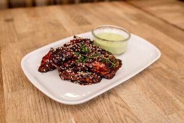 Garlic soy chicken wings 